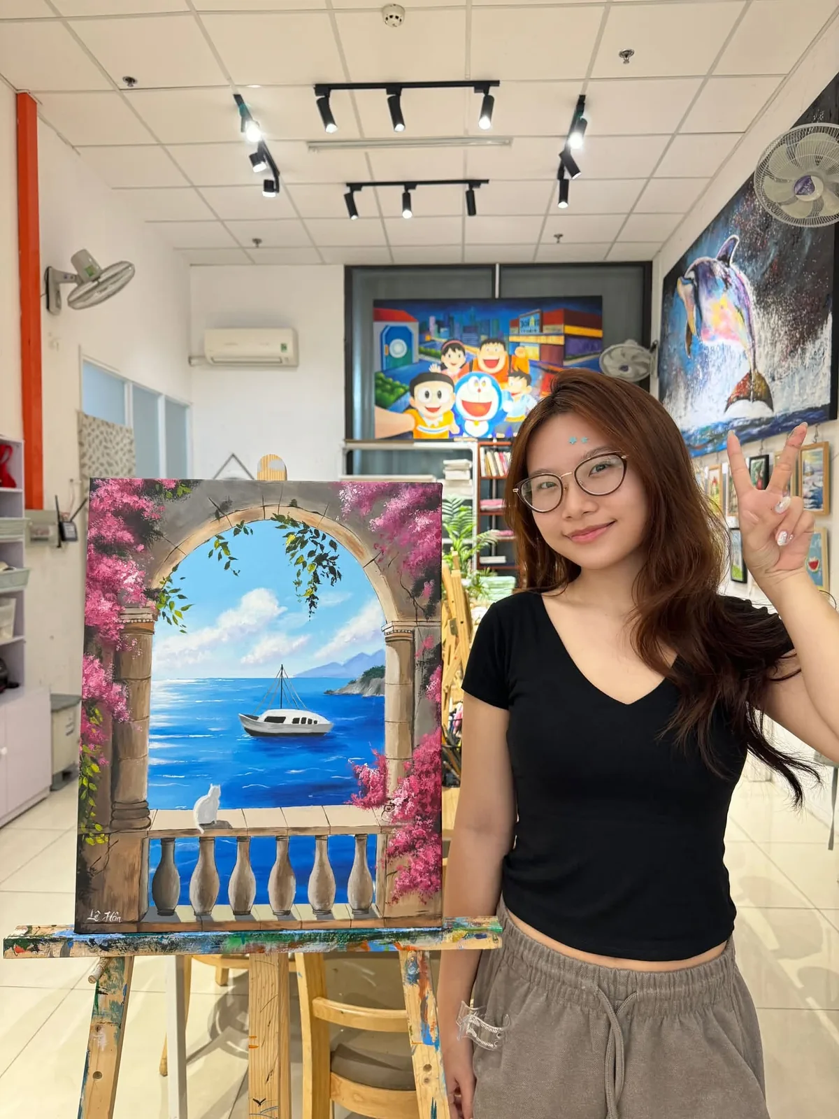 Tranh acrylic khung cửa mở ra biển xanh tại JoiArt Studio